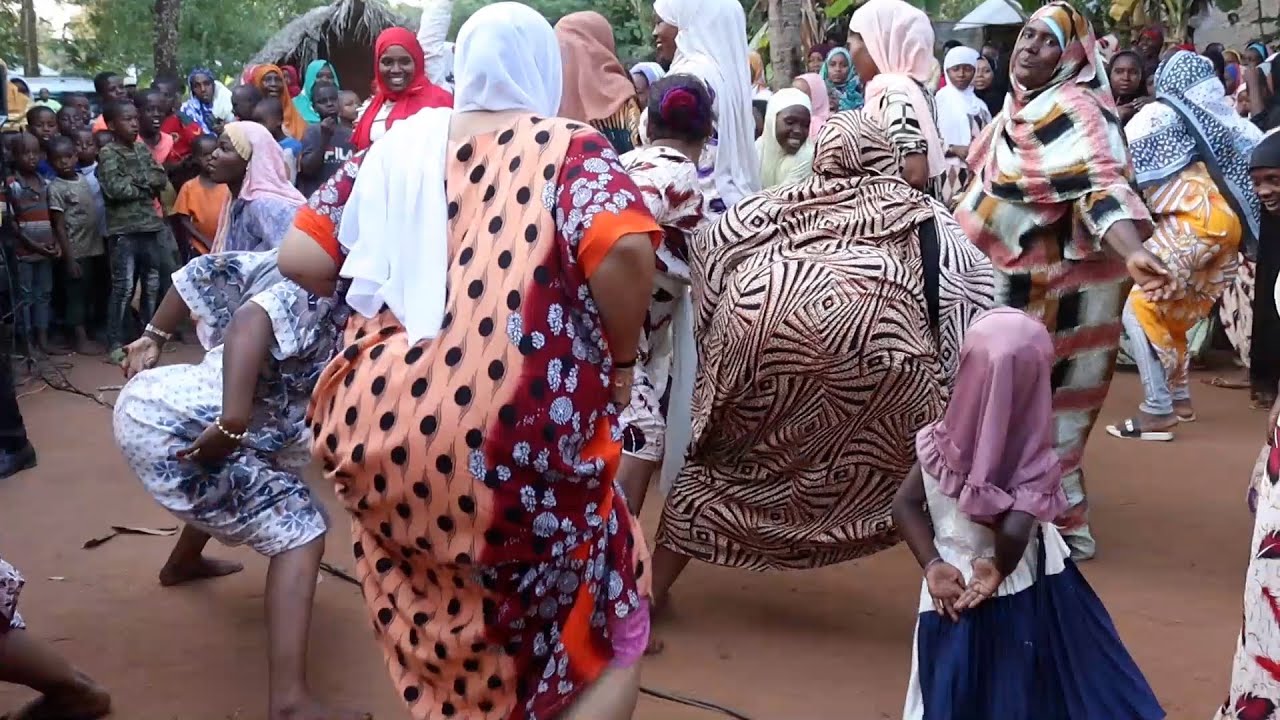 DIAMOND KUNA NAZI SHUGHULI IMENOGA HAKUNA ASIE JUWA KUKUNA NAZI #diamond #singeli #africandance