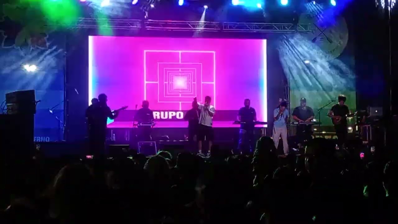 GRUPO PLAY en Merlo - Cómo la flor / amor prohibido 