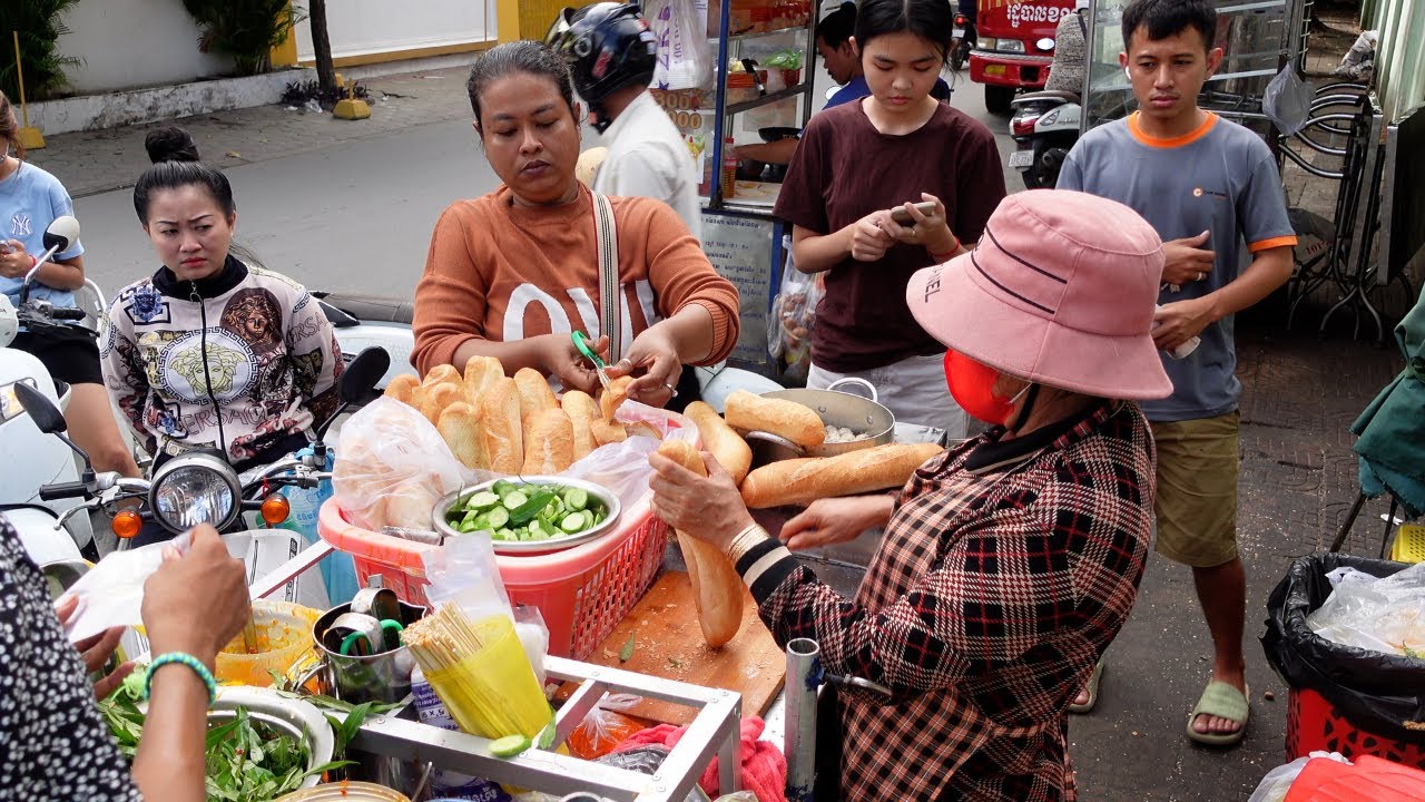 $0.50 USD Cheap and Delicious Popular Cambodia Meatball Bread