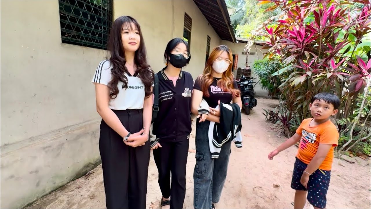 Melihat keindahan kampung tionghoa dengan gadis amoynya yang cantik-cantik