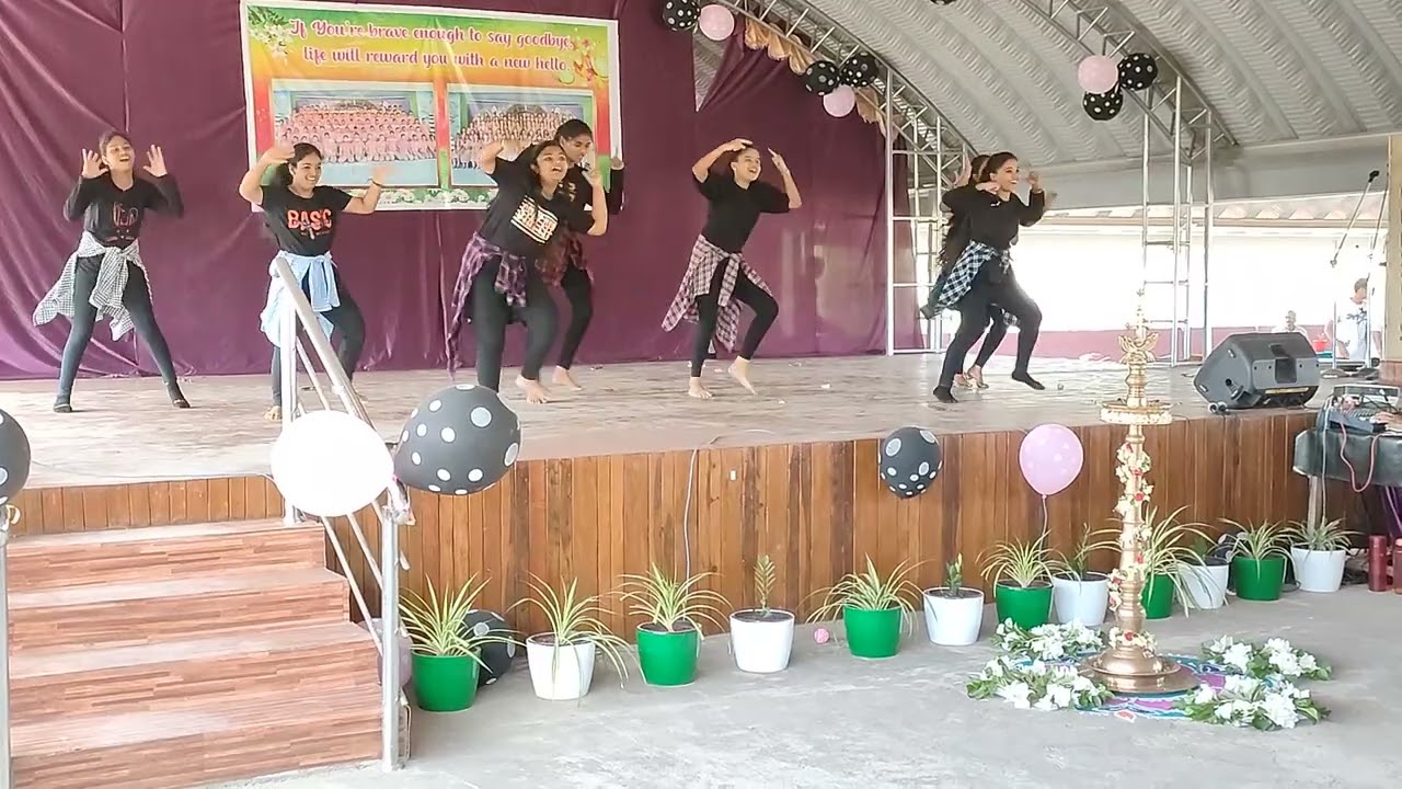 Fatima convent school farewell🤩🤩✌️✌️ ||dance by 10th class girls|| #skzr #likeit #dance #saha #like💖