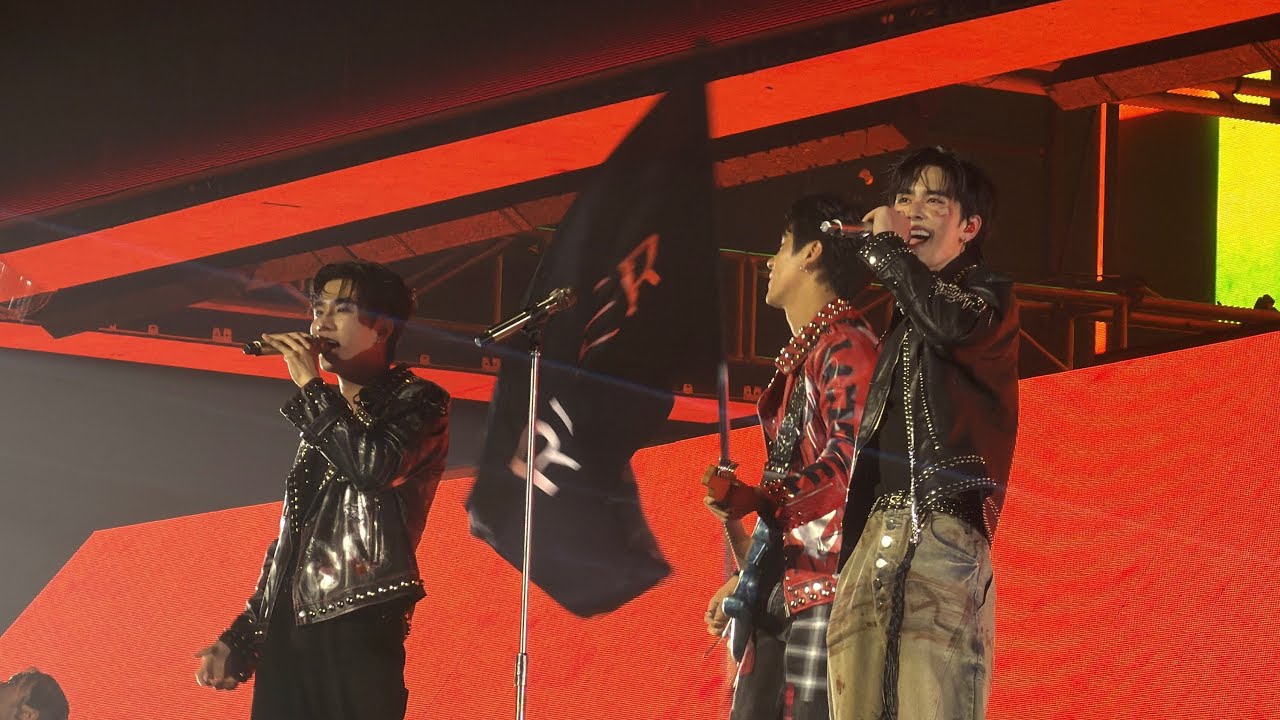 KNOCK KNOCK - NANON  PERTH  SANTA #RISERCONCERTD1