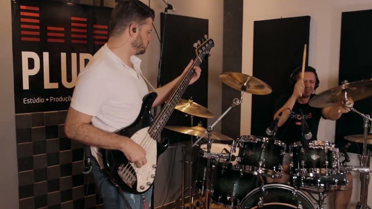 Banda Brilha Som - De Alma Pura (Cristiano Lima e Jean da Silva) Baixo e Batera.