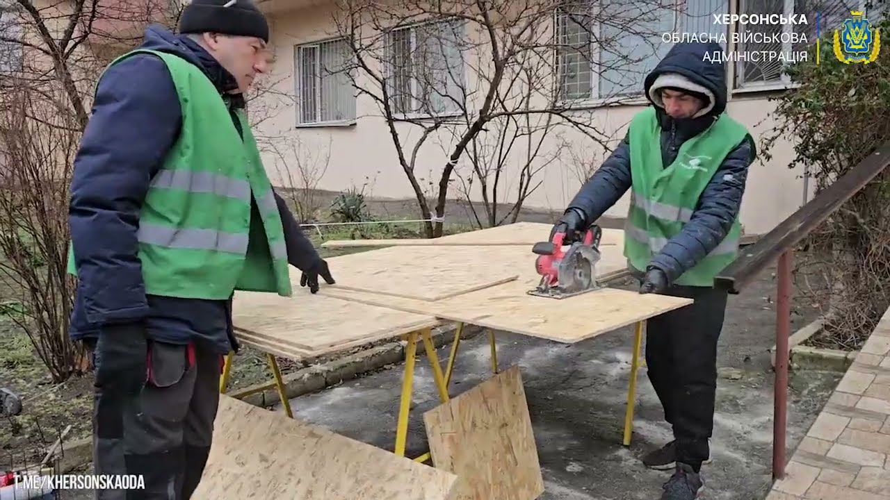 Загиблий та понівечені будинки: рф масовано обстріляла Корабельний район Херсона
