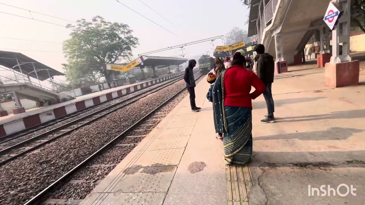 मैं 😩गया फतेहपुर सीकरी के रेलवे स्टेशन से आगरा😭#vlog 😃#shortvideo 