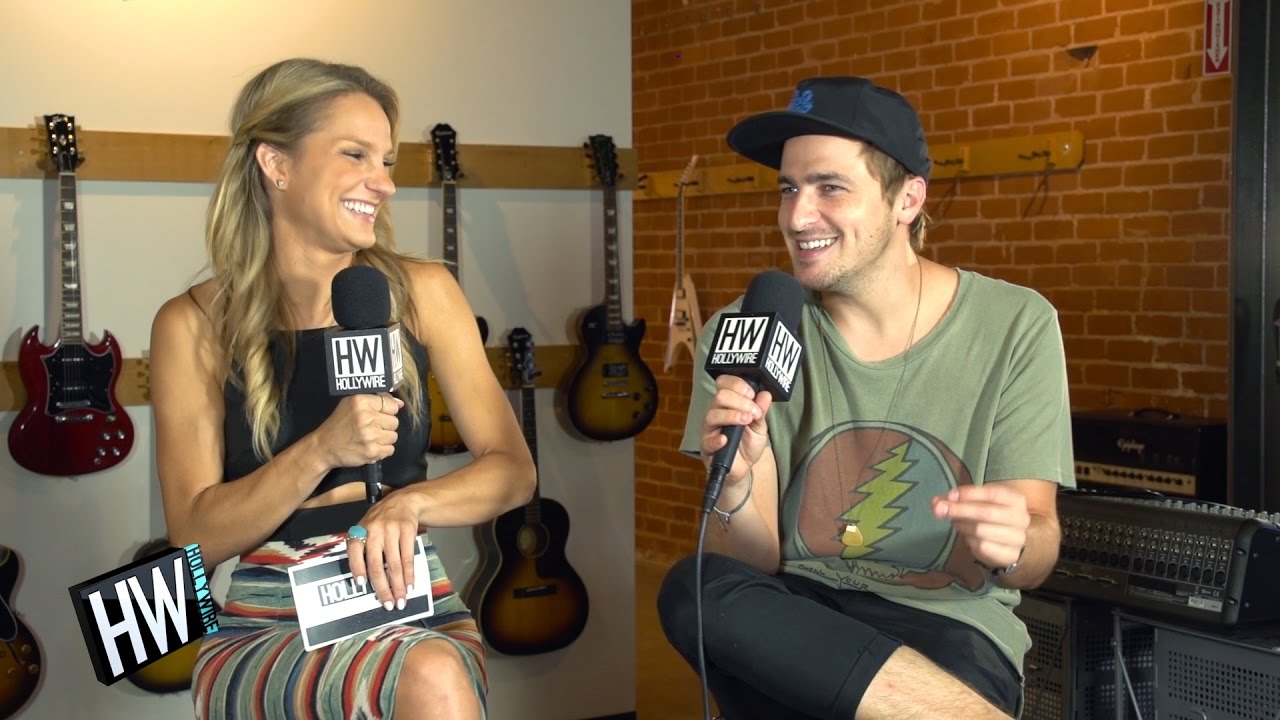 Kendall Schmidt Gushes Over ’Stranger Things’ & Shows Off Secret Talent! (HOT SEAT) | Hollywire