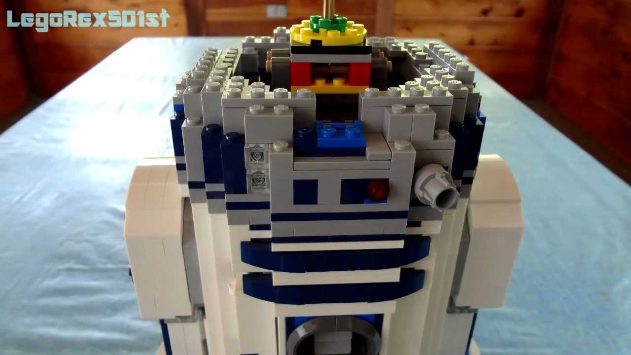 Building LEGO 10225 UCS R2-D2