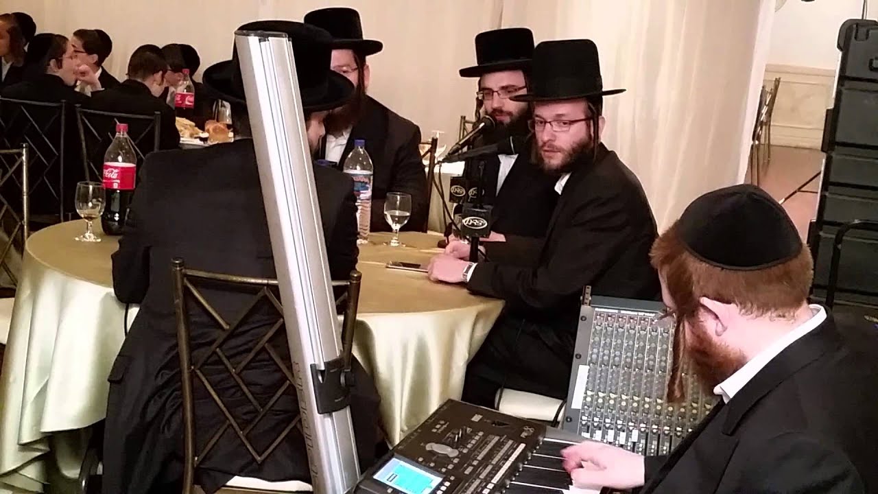 Menachem Moskowitz and Yididim Choir
