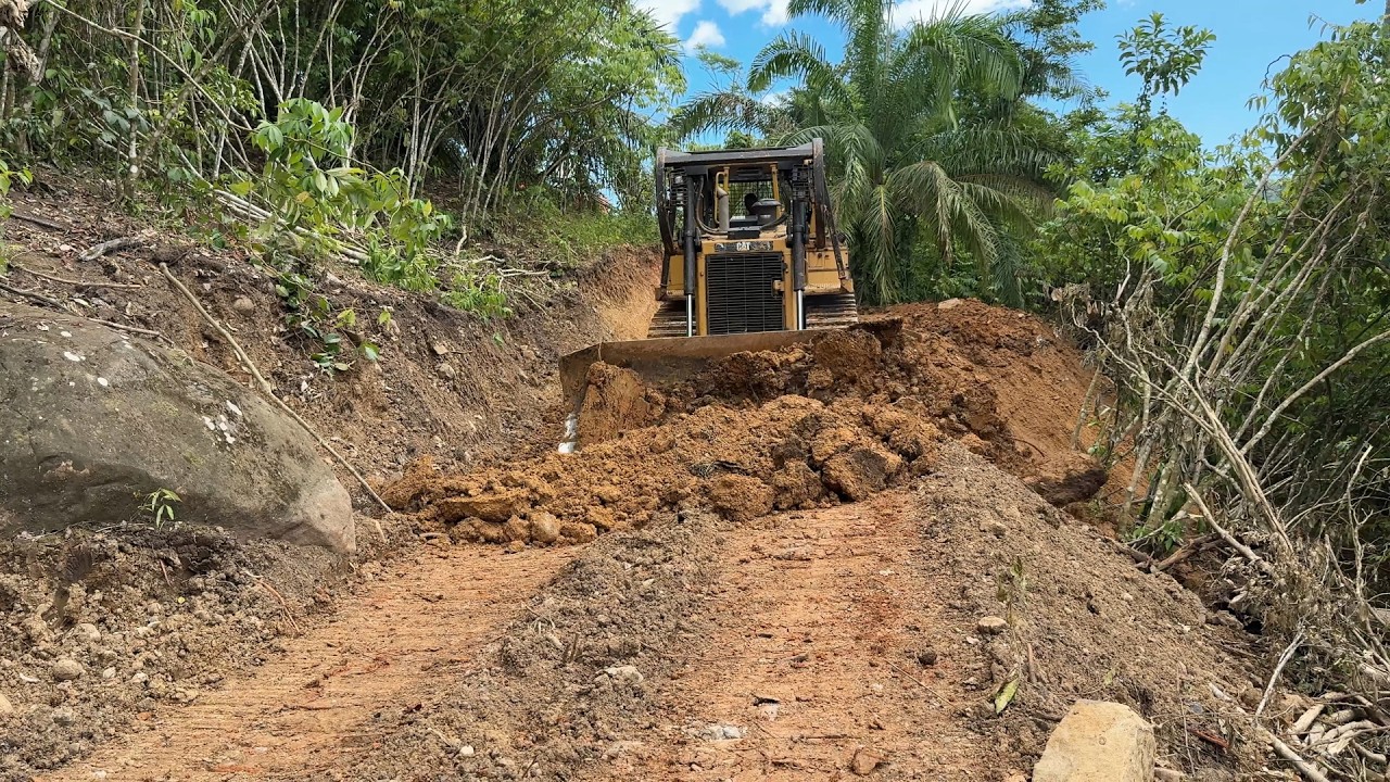 Maximum Results from the D6R XL Bulldozer in Plantation Road Projects