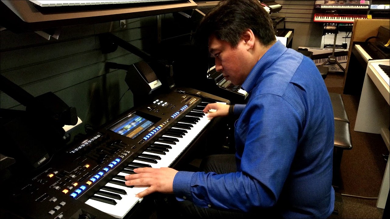 James Bond theme (Monty Norman) played live on Yamaha Genos keyboard by Mark Wilburn (Tom Lee Music)