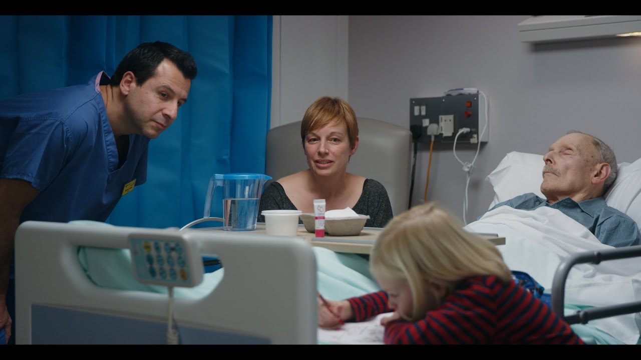 «Забота с состраданием» от East Kent Hospitals и Flix Films. См. предупреждение ниже.