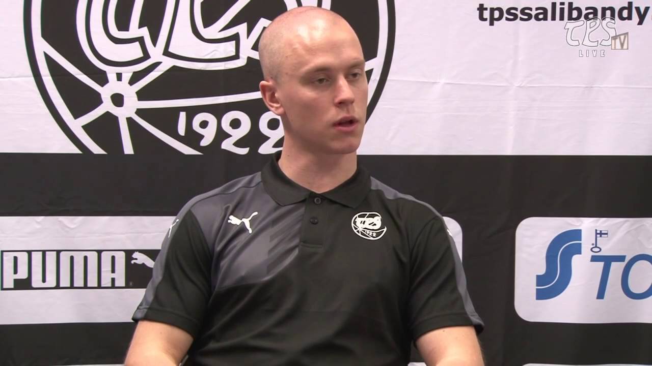 Tiedotustilaisuus: Miesten edustusjoukkue julki - Lauri Stenfors palaa TPS-paitaan!