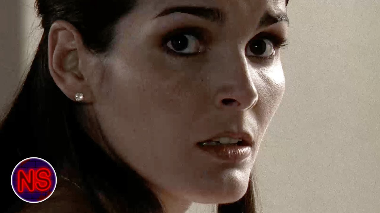Opening Scene | Glass House: The Good Mother (2006) | Now Scaring
