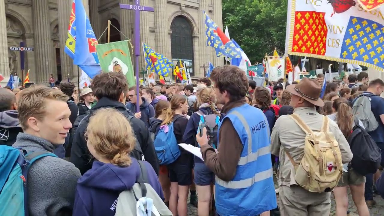 Départ du pèlerinage de Pentecôte 2025 (Paris vers Chartres) #actualités #chrétiens