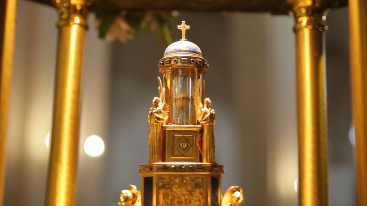 La carezza di Maria. Visita del Reliquiario della Madonna delle Lacrime a Biancavilla