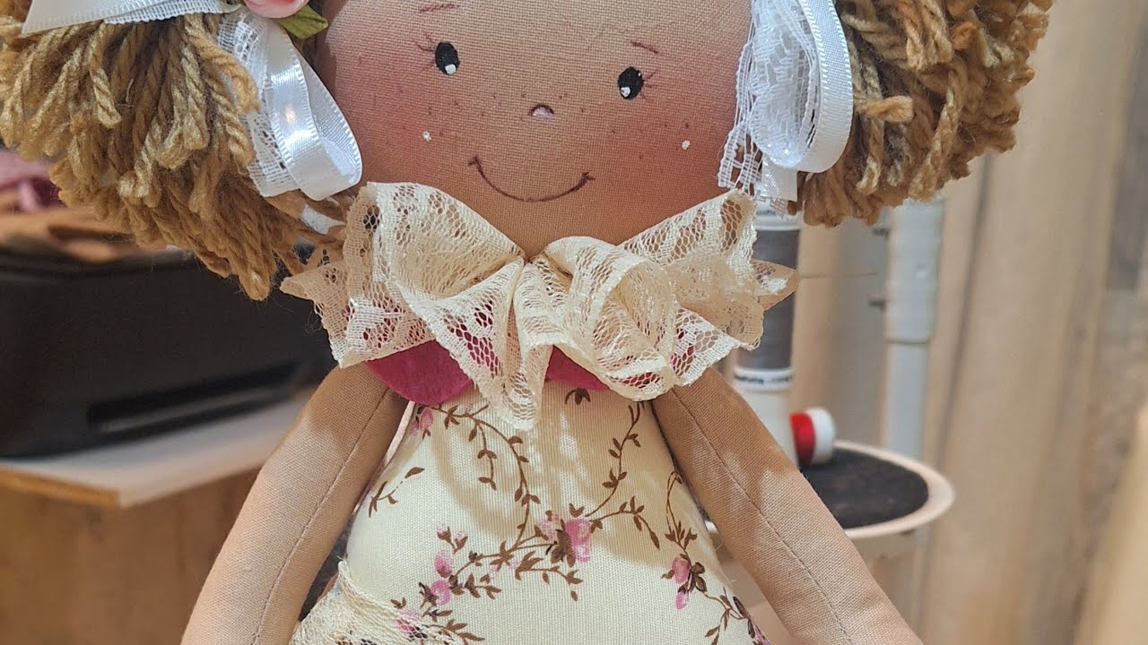 boneca Bia  para iniciante mais um molde gratuito  ganhe um dinheirinho usando retalhos