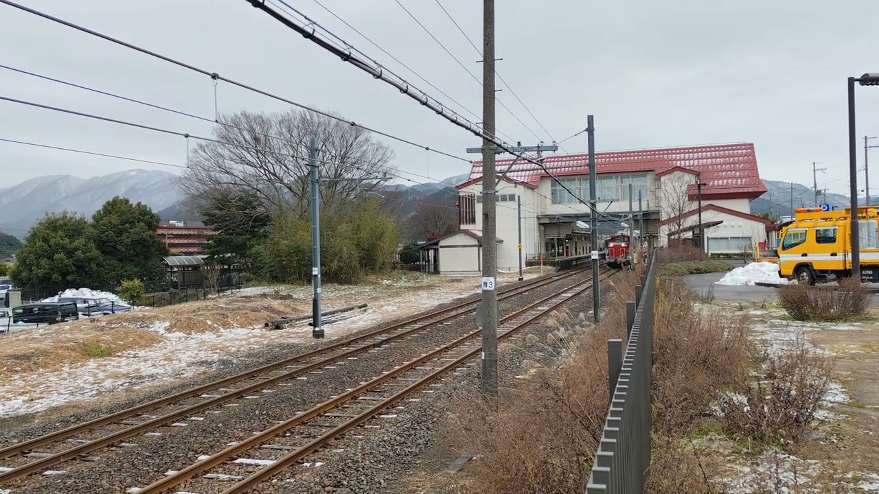 富山機関区DE10 1116回送と小浜線125系上中駅到着と発車