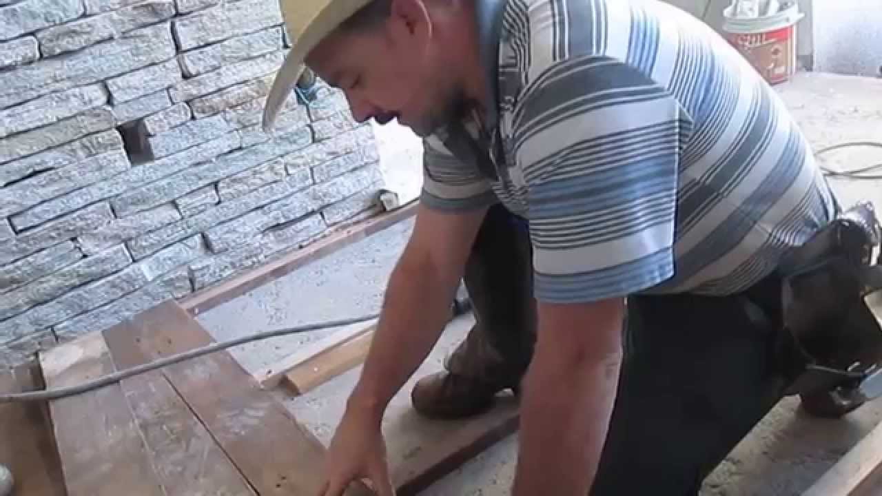 Carpintaria Capiau, Fixação de assoalho com pinador pneumático.