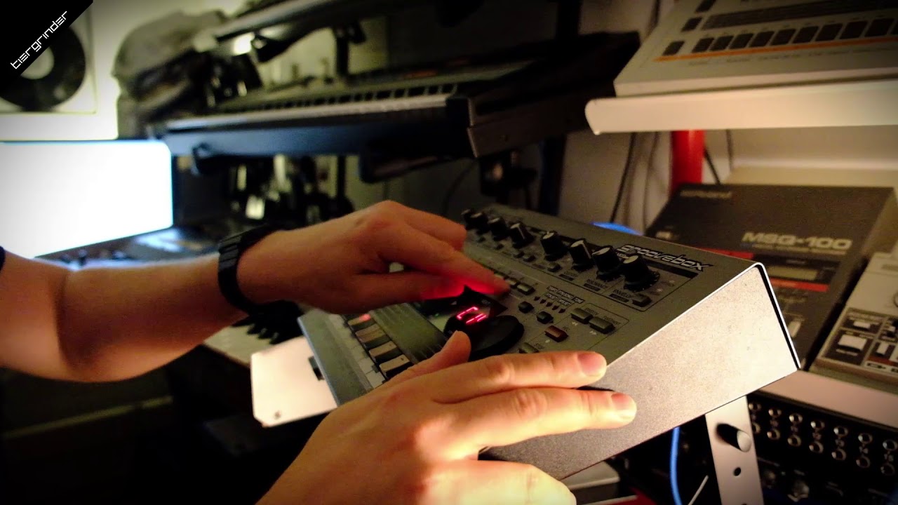 Roland MC-303 Groovebox