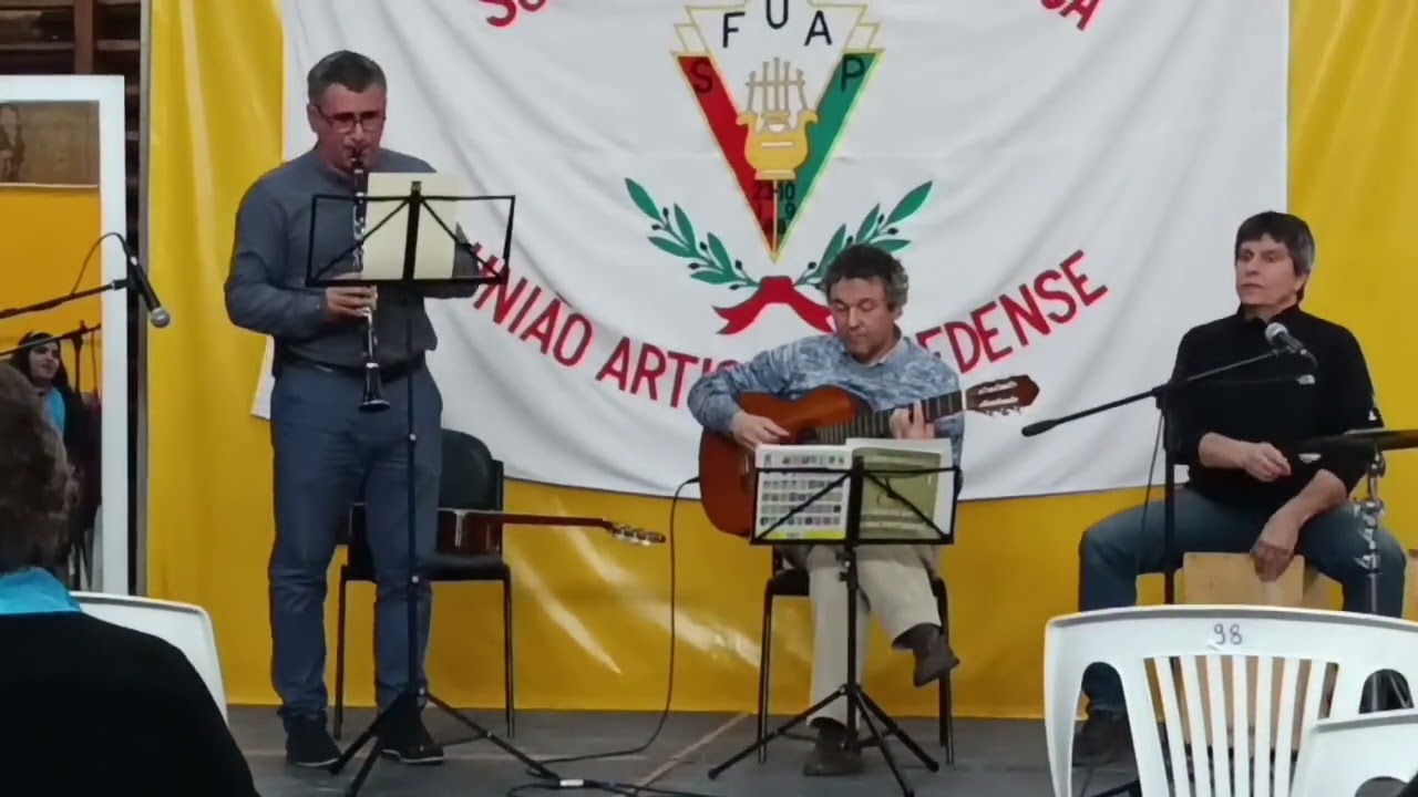 Uma Casa Portuguesa (M: Artur Fonseca; L: Reinaldo Ferreira e  Vasco Sequeira)