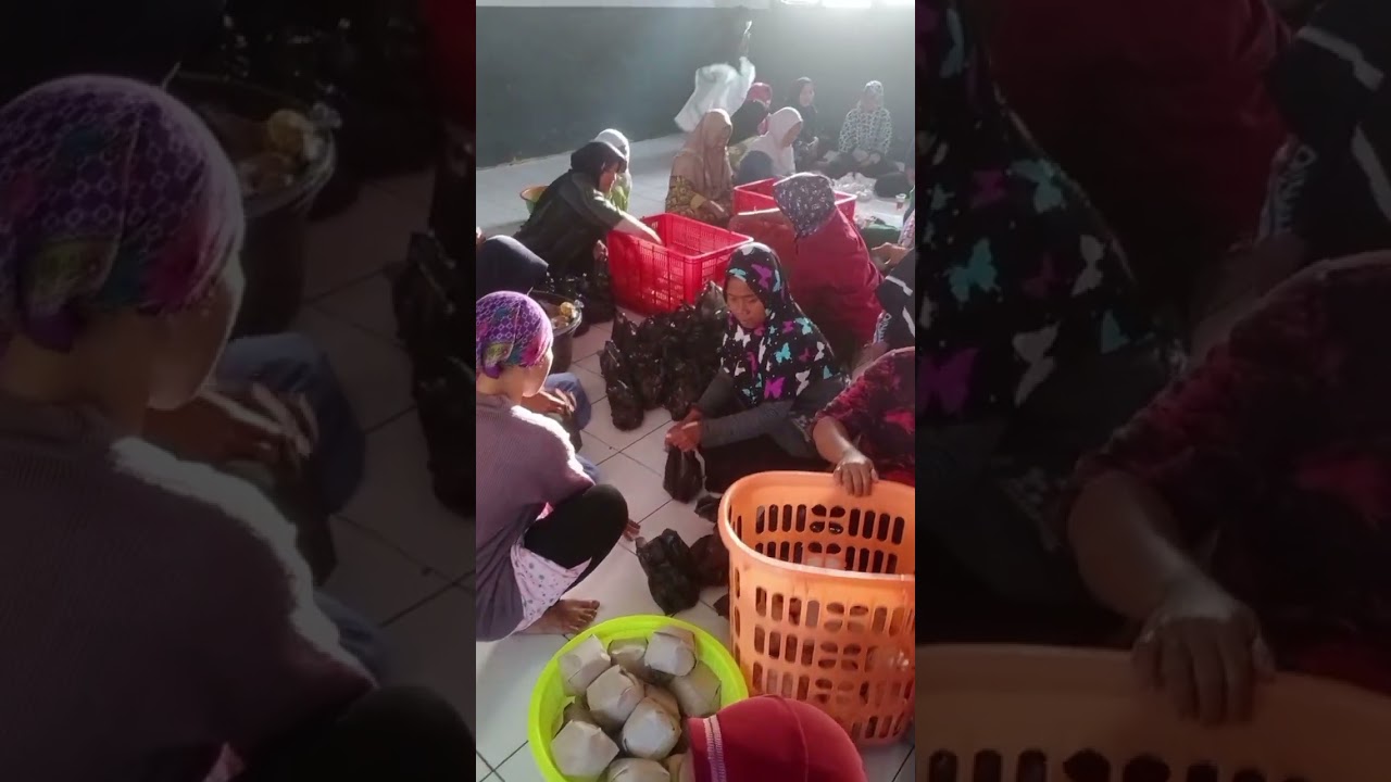 kegiatan pengecoran Masjid Jami Ar-Rohmat.