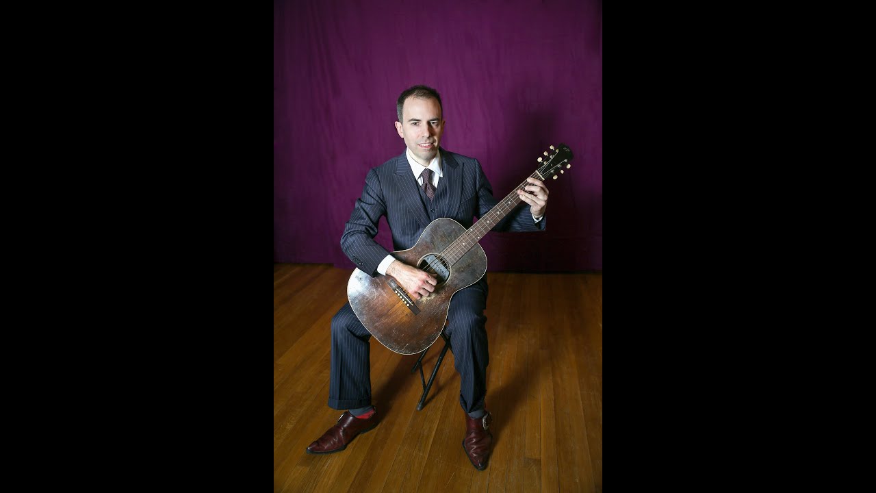 Nick Russo live impromptu solo guitar performance of In&uacute;til Paisagem at CGR in Scotland