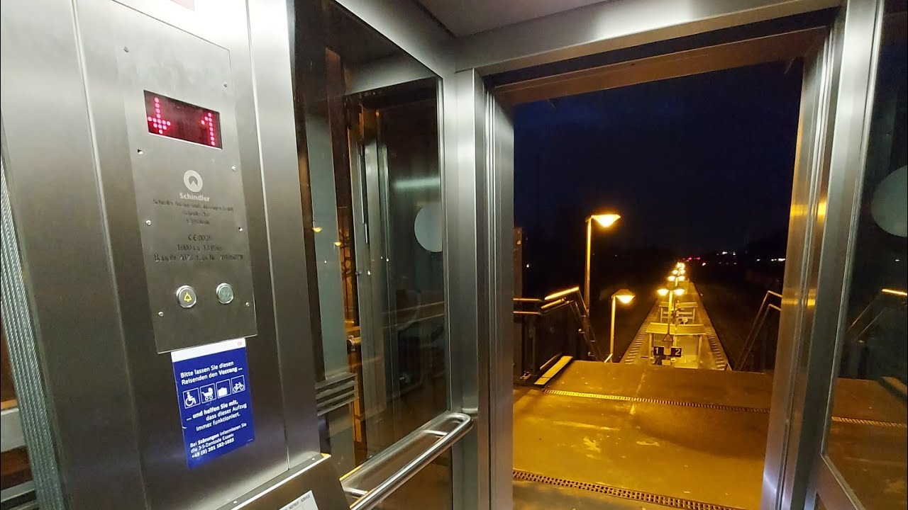(Sehr laute Ansagen!) 2023 Schindler Glasaufzug (OTIS Gen2 erneuert) im Bahnhof Gladbeck-West.
