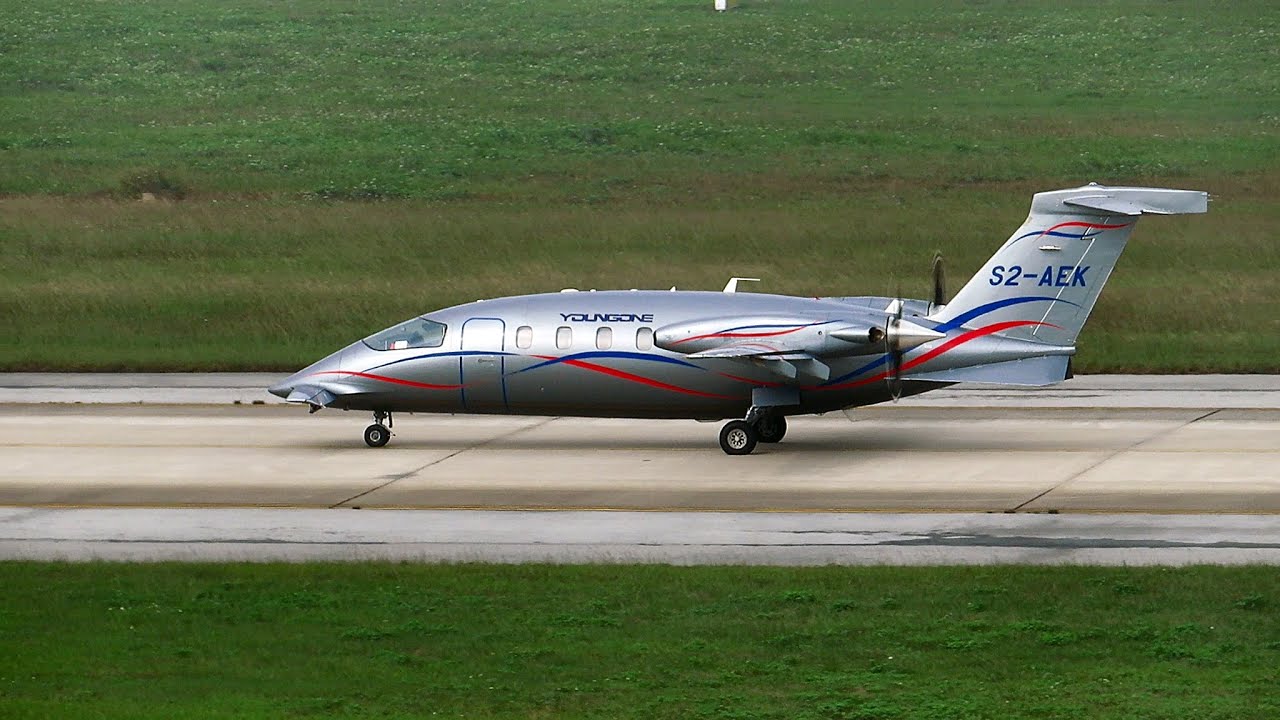 [SPECIAL AIRCRAFT] Cận cảnh máy bay Ý Piaggio P.180 Avanti ở sân bay Nội Bài.