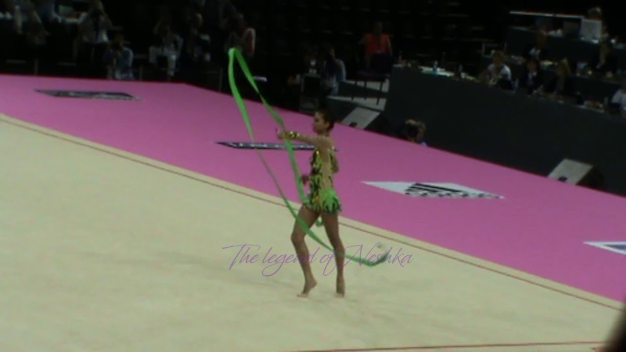 Mariz Farid SHAWKI (EGY) ribbon - 2011 Montpellier worlds Qualifs