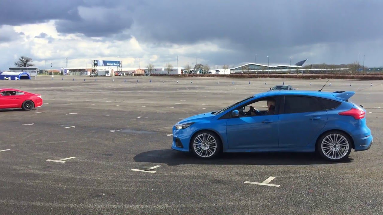 Mustang vs Focus RS drift battle
