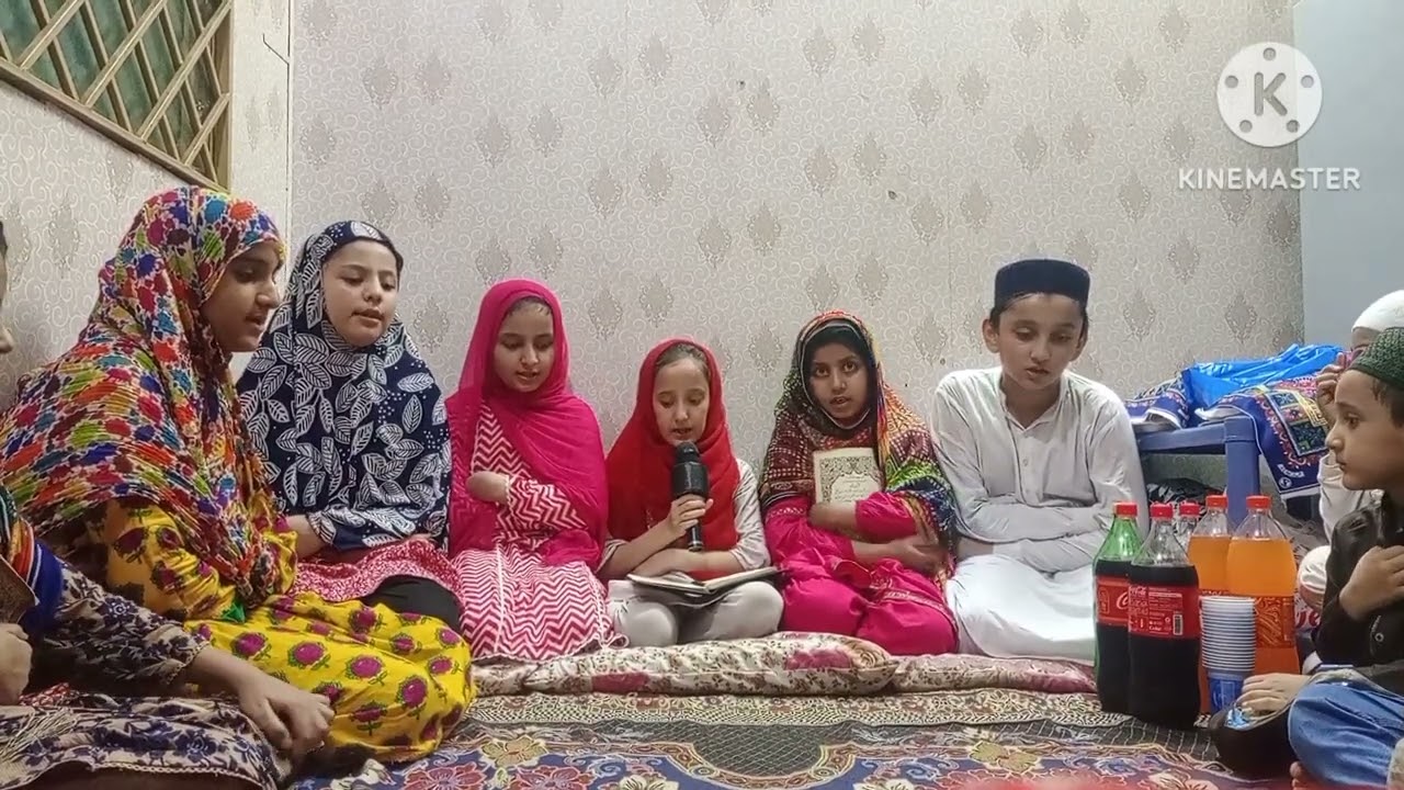 Abiha Noor and her friends are reciting Naat on Arafa's Amen.