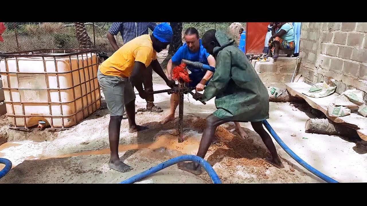 CREUSEMENT D'UN FORAGE D'EAU,QUARTIER BOUWENTEN OUSSOUYE