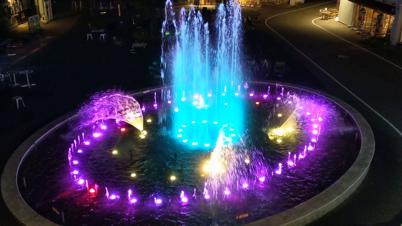 メイカーズピア 噴水ショー (Water Fountain Show at Maker's Pier)