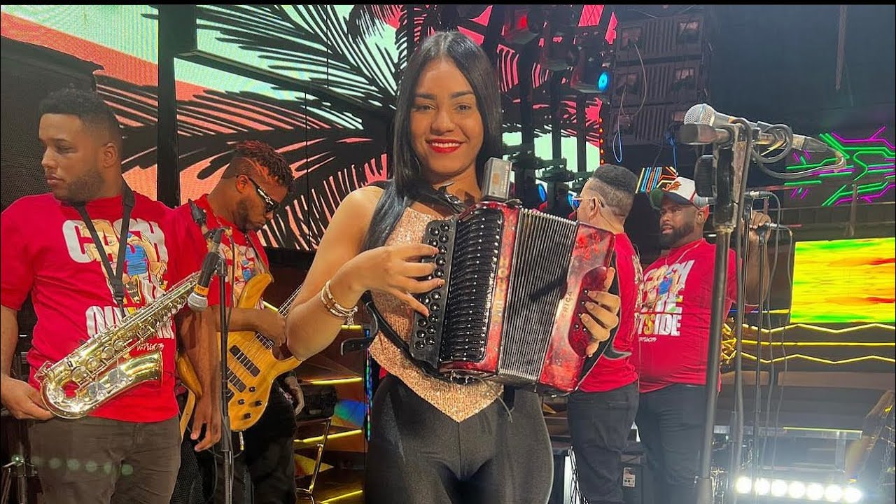 nelly swing el perro 🐕 beb&eacute; 💦 en vivo 🔴 ( loveradiscotec ) #2023