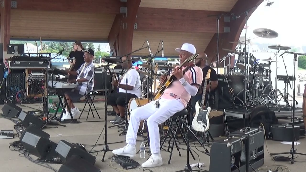 Beck and Ward Project (Ohio Players) performing 