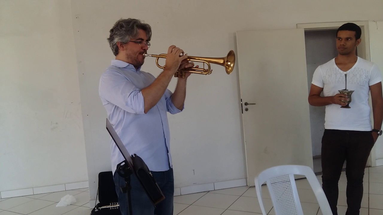 Fl&aacute;vio Gabriel testando trompete Selmer Concept TT