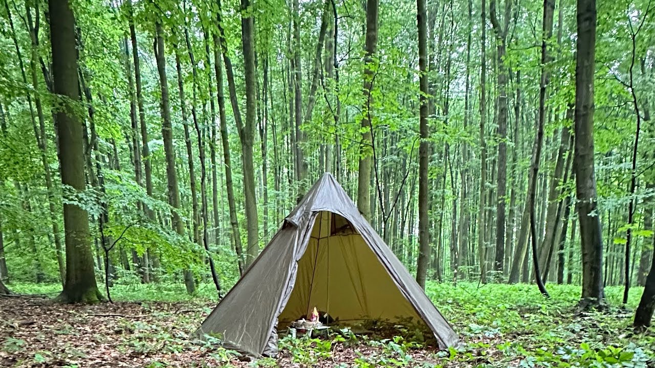 Decathlon Solognac Týpí Bushcraft, rain in the forest