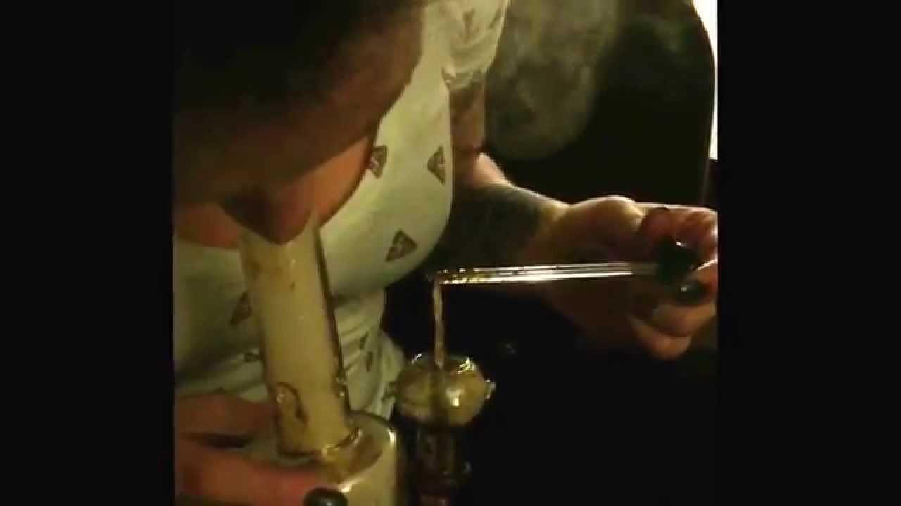 Smoking hot fox rips giant dab wax shatter, east coast dab queen