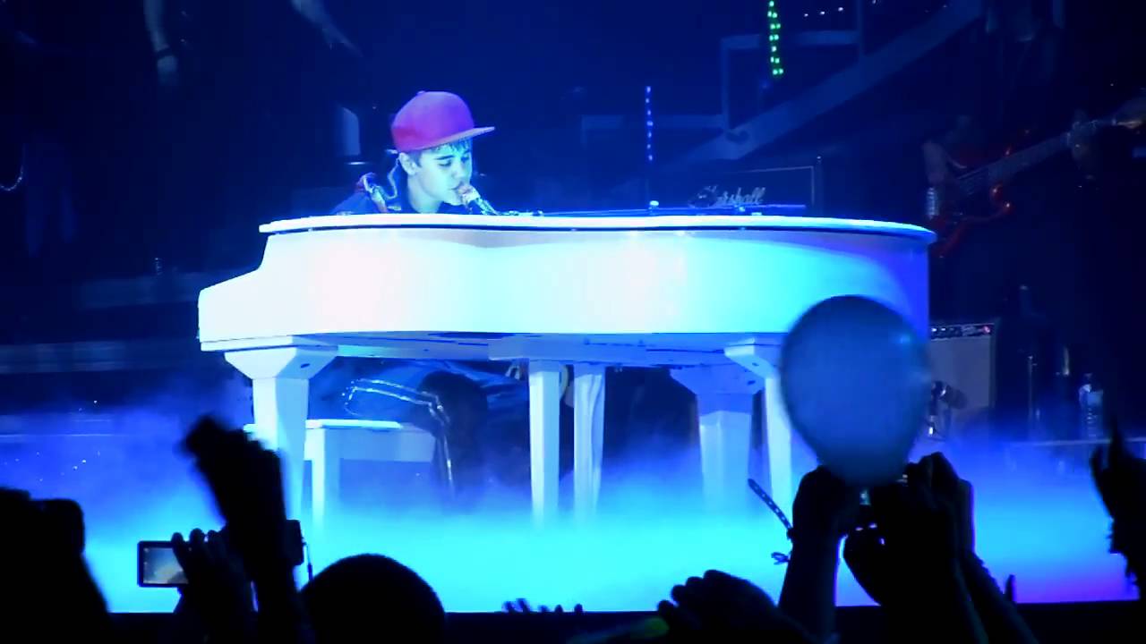 Justin Bieber - Down To Earth - Concert Barcelona 06/04/11