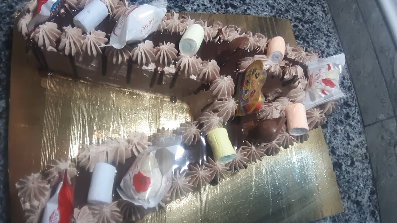 كموند كيكة الحروف A مع جميع التفاصيل