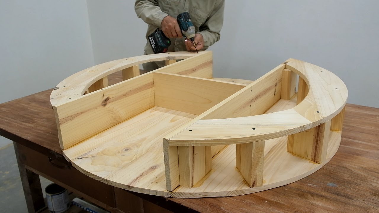 Ideas Perfect for Easy Woodworking Projects - Build A Round Coffee Table With Curved Drawers