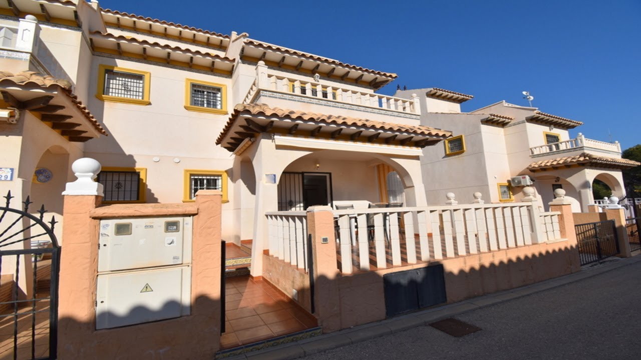 &euro;145,000- 2 bedroom, 2 bathroom townhouse in lomas de cabo Roig .