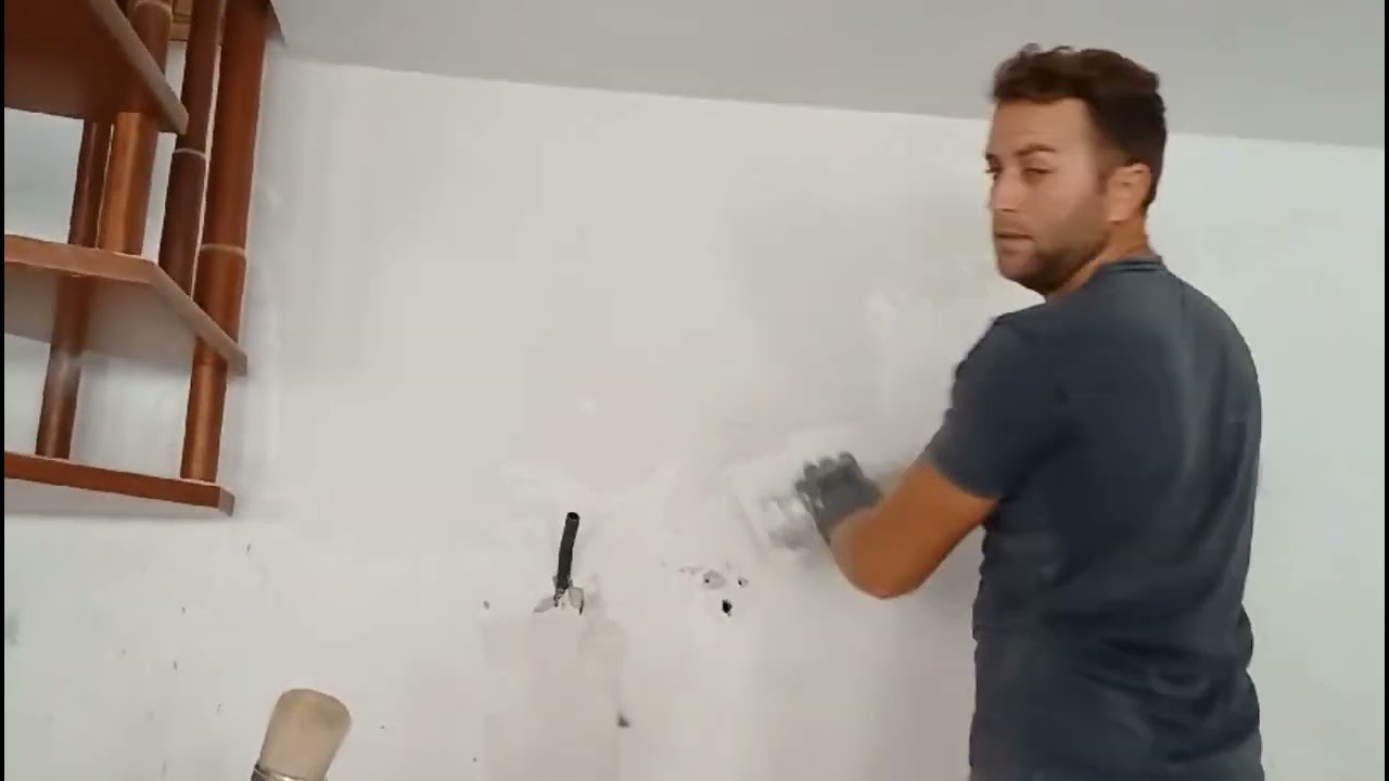 come stuccare una parete con delle tracce fatte #lavoro #stucco #rasatura #youtubeshorts