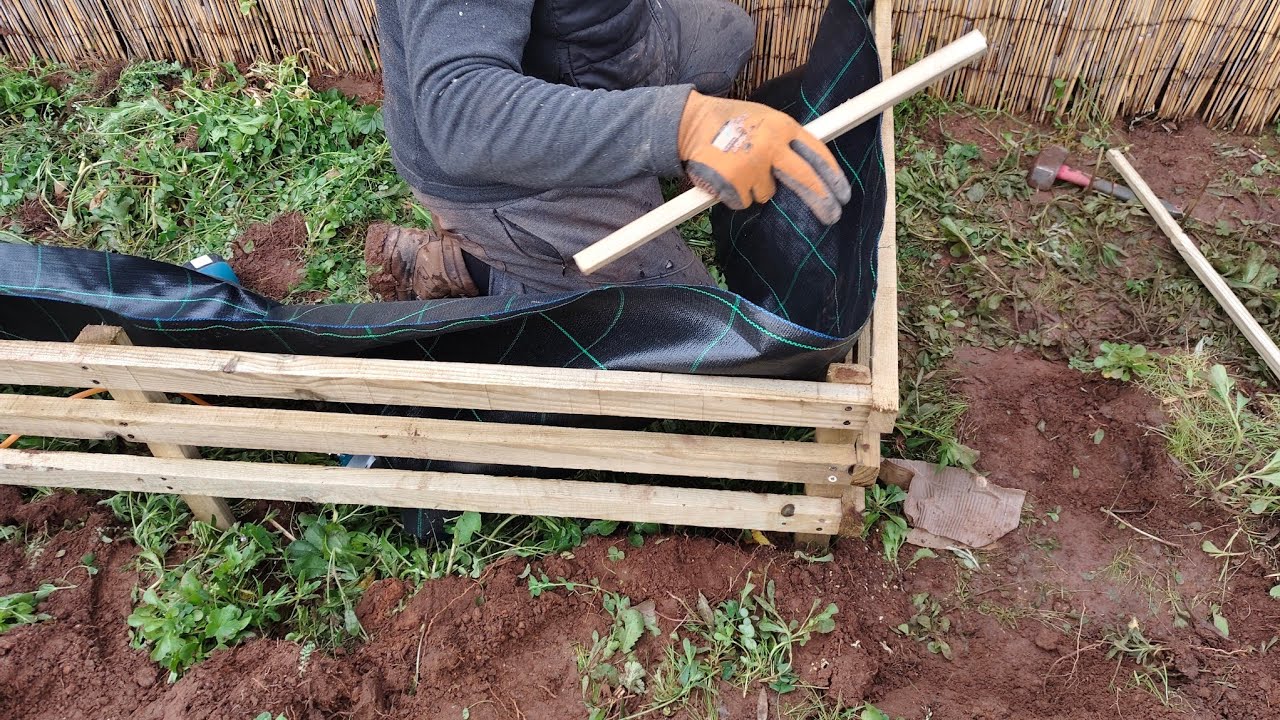 Высокие теплые грядки ДЁШЕВО и БЫСТРО! #садоводство #organicfarming #огород #lifehacks