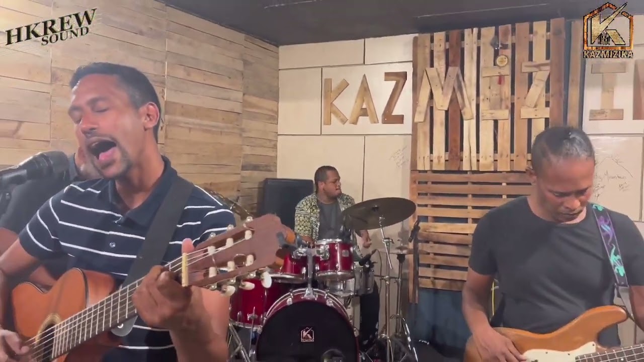 Shiver - Coldplay (Cover) at KAZMIZIKA