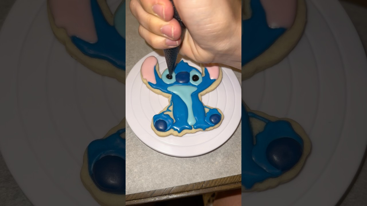 Stitch cookies ☺️🌺🌴 #stitch #liloandstitch #cookiedecorating #sugarcookies #icing #cute #disney