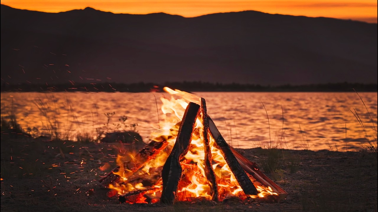 🔥Crackling Yellowstone Campfire by Windy Lakeshore, Golden Sunset & Relaxing Waves | 12HR Ambience