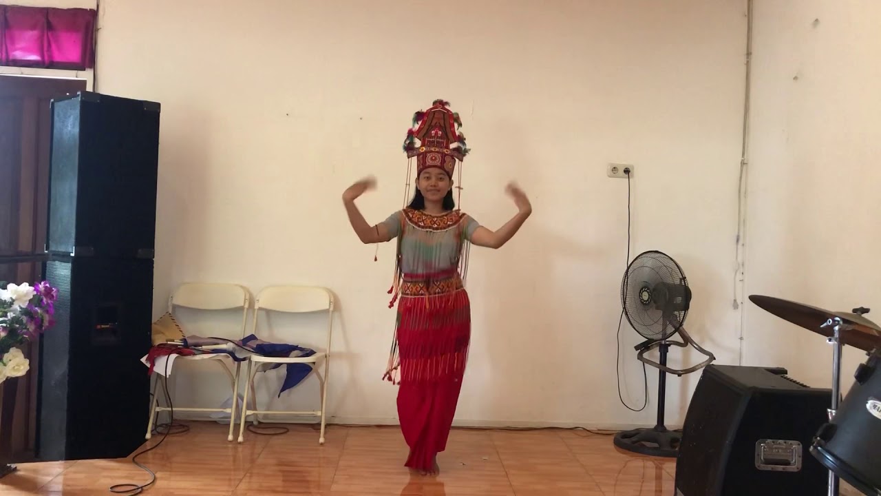 Tari ma’gellu - Algi Dwi Octaviani