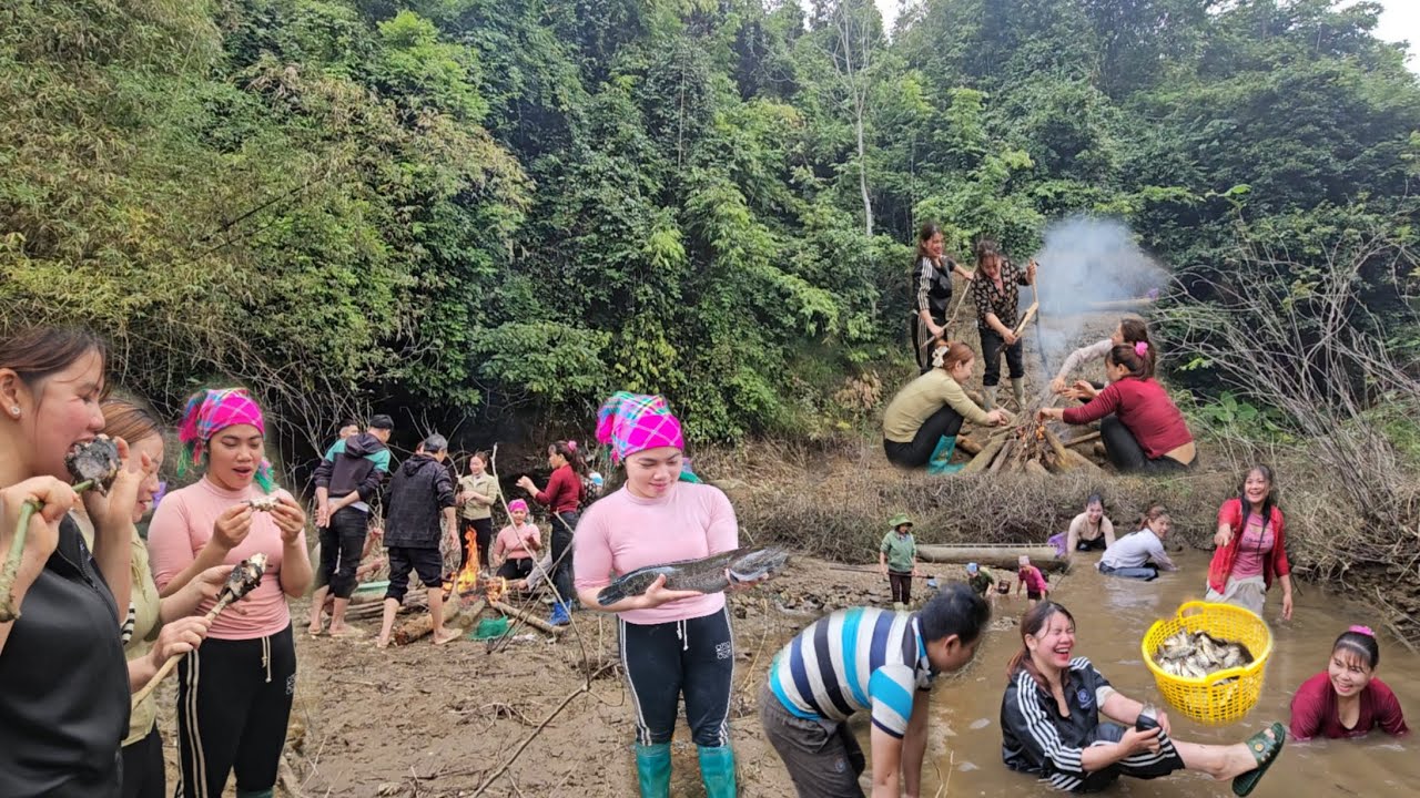 The fishing festival of all farmers when the water from the hydropower reservoir recedes