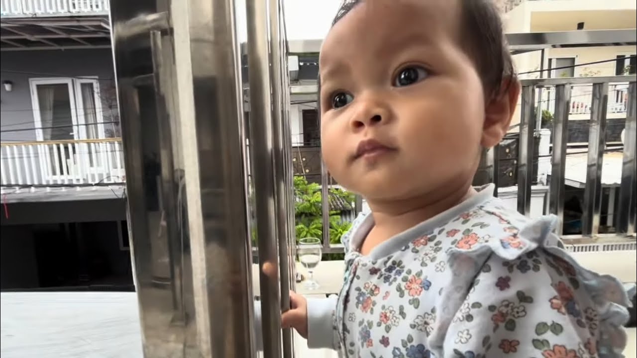 Eyi udah Bisa Berdiri 